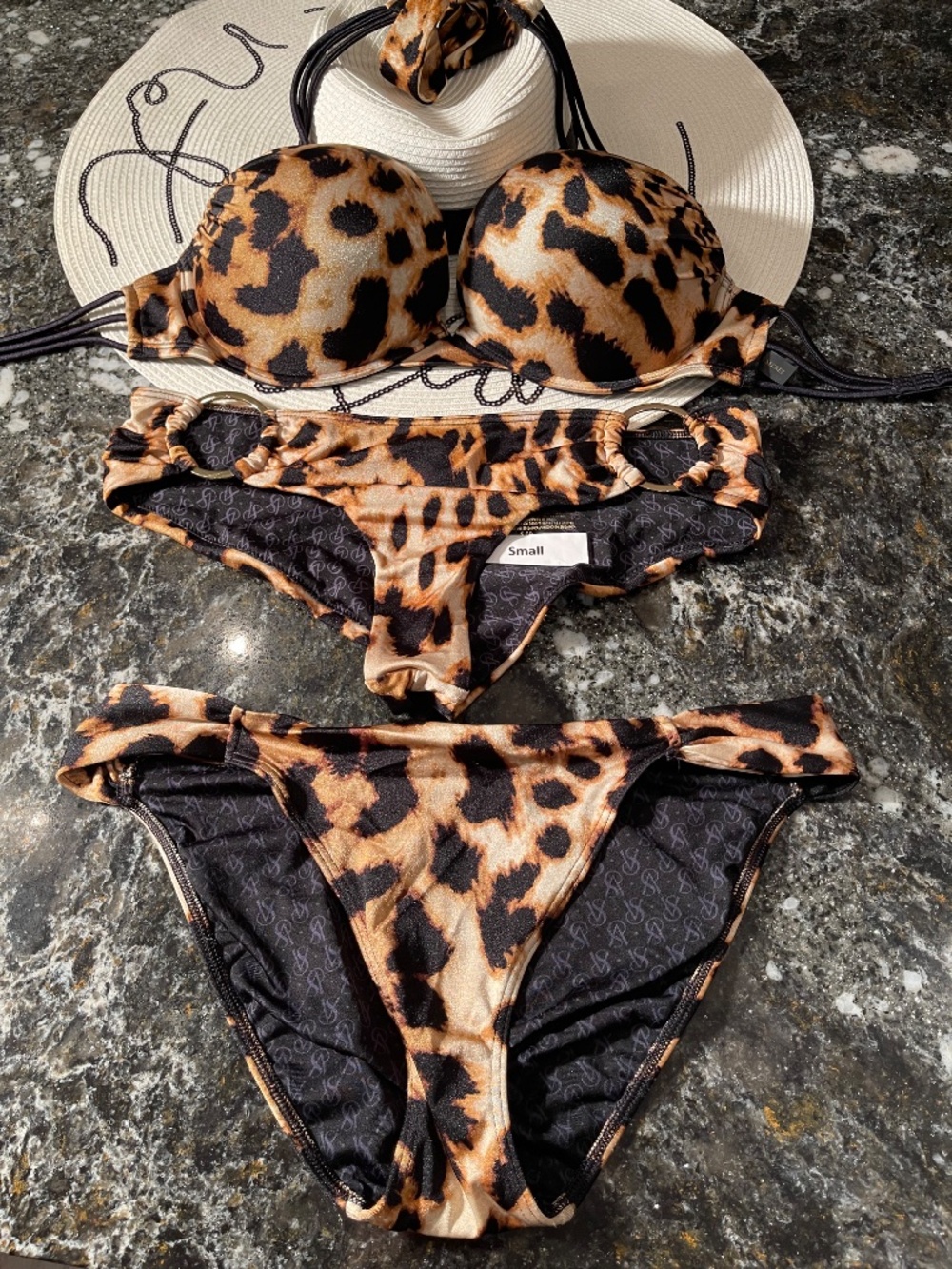 Victoria Secrets bikini bombshell 32DD and S hoop bottoms - Picture 5 of 16